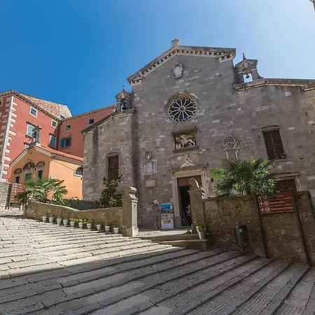 3 Bedroom Amazing In Raša